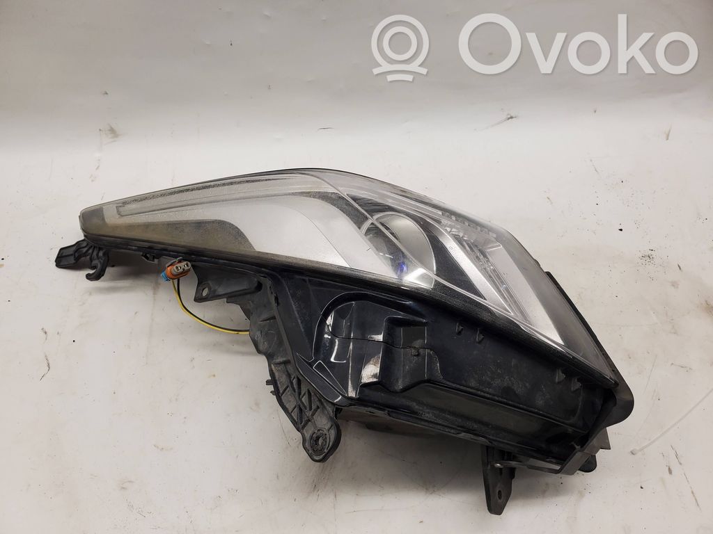 Cadillac ATS Lampa przednia 