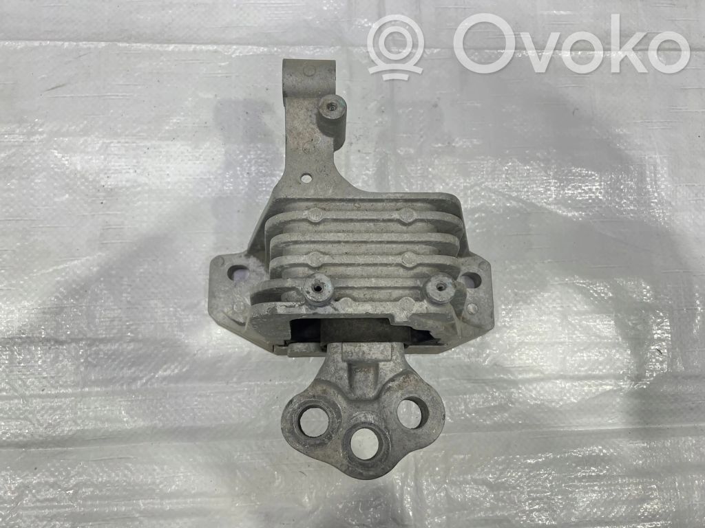 Jeep Cherokee Engine mount bracket 
