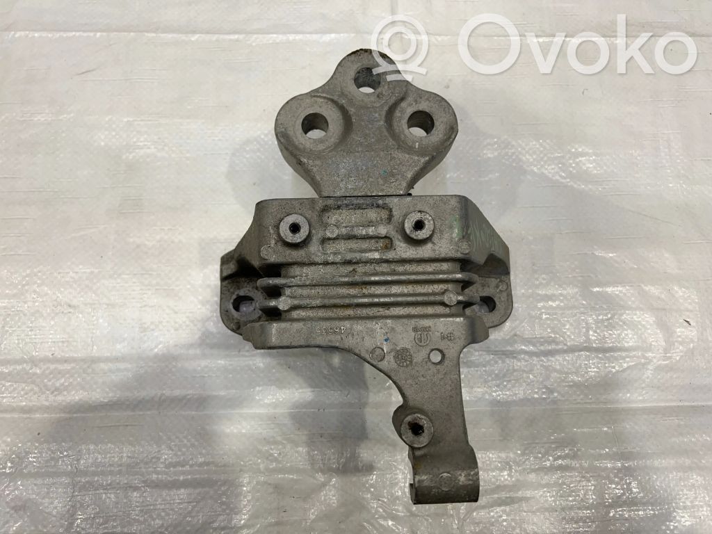 Jeep Cherokee Engine mount bracket 
