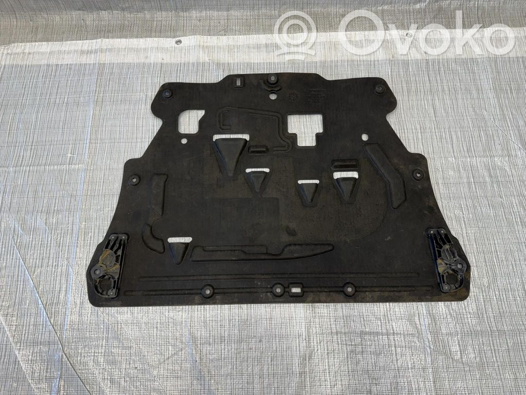Volvo XC90 Engine splash shield/under tray 