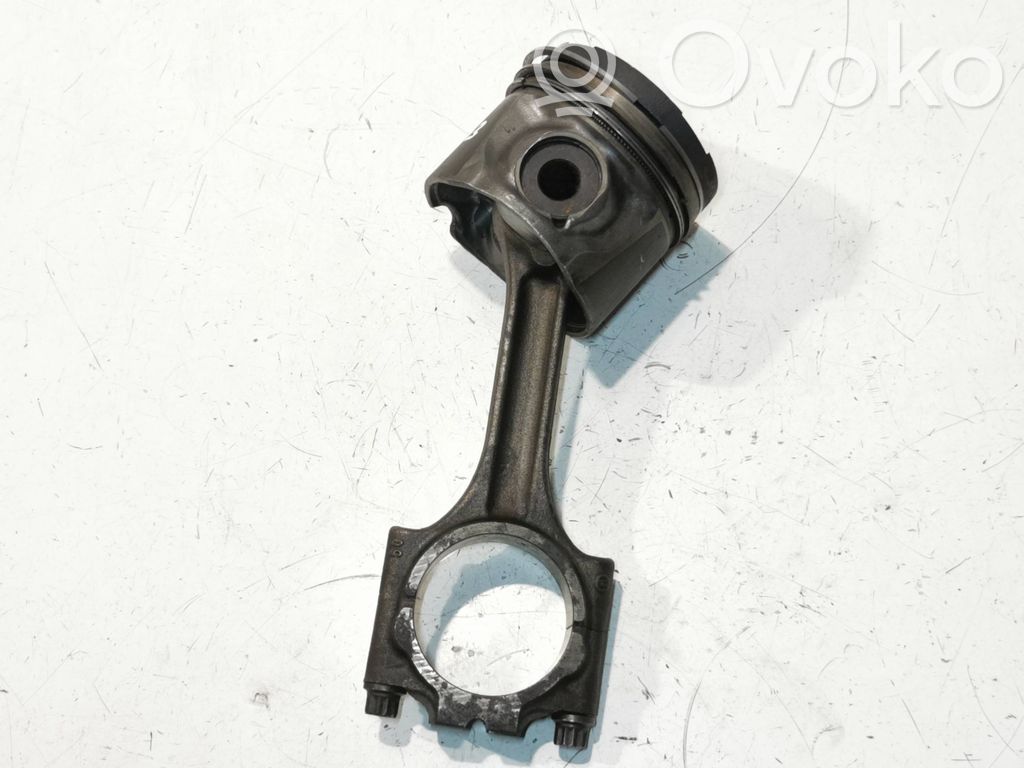 Volvo V70 Kolben mit Pleuel 