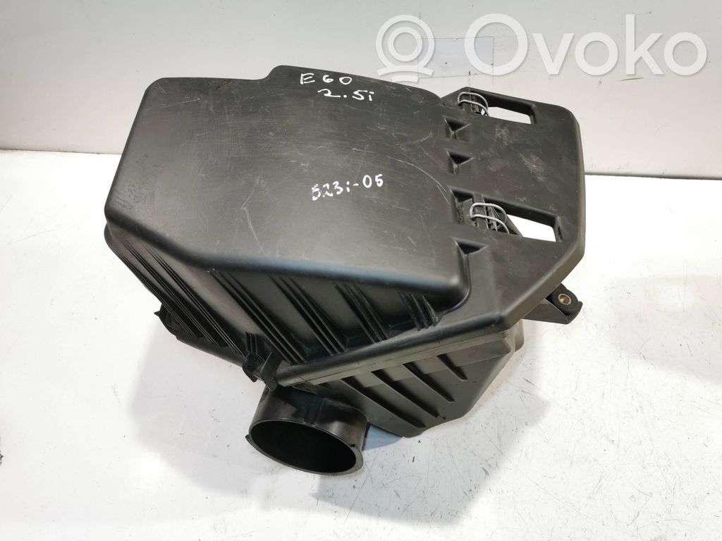 Air filter box   7521036