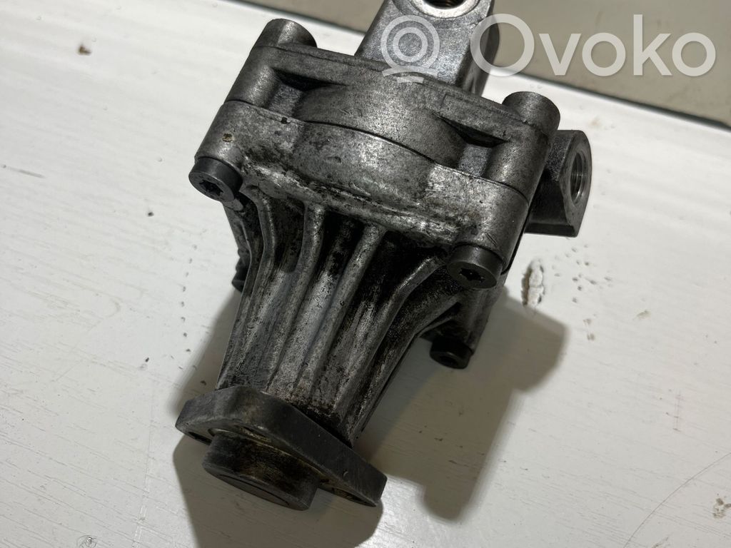BMW 5 E34 Ohjaustehostimen pumppu 
