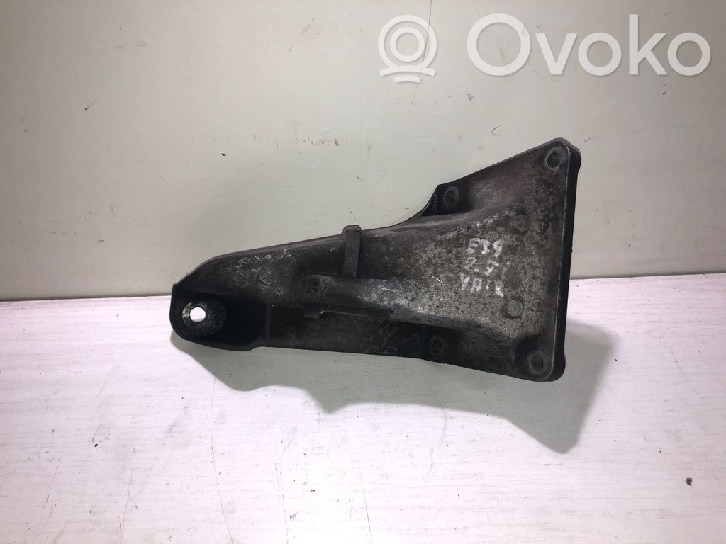 BMW 5 E39 Engine mounting bracket 