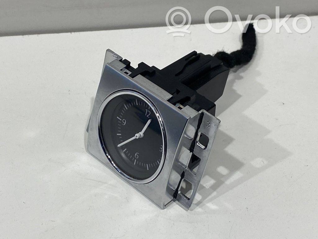 Volkswagen PASSAT B7 Clock 