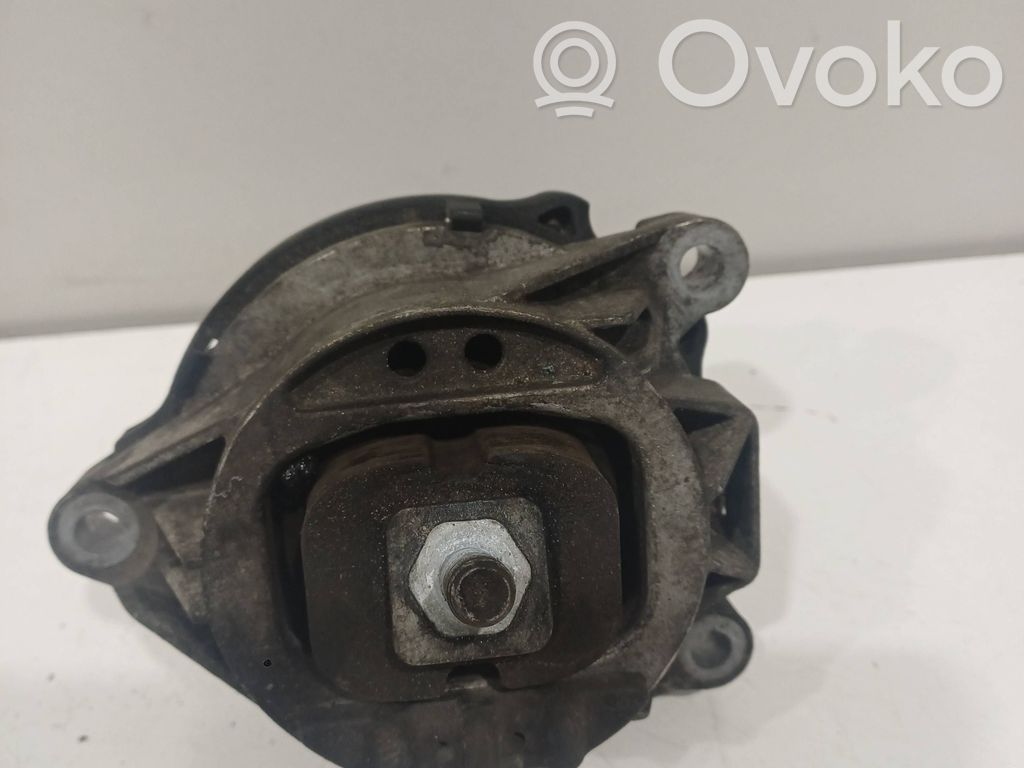 Engine mount bracket   6868489,080615