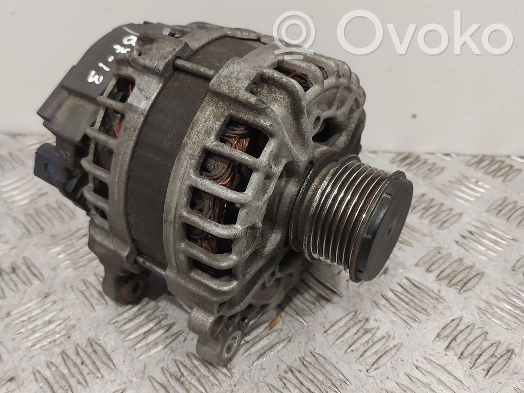 Volkswagen PASSAT B7 Generatore/alternatore 