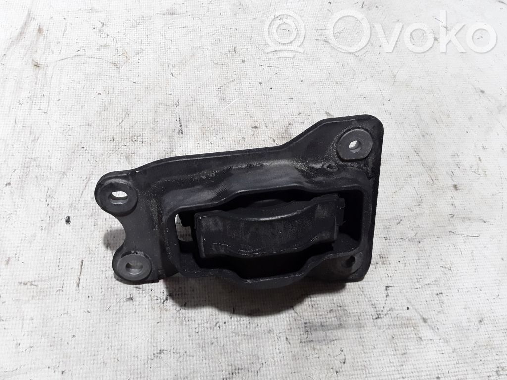 Volvo XC90 Engine mount bracket 