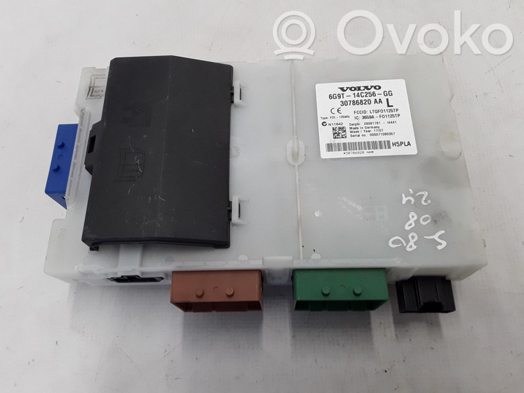 Módulo de fusible   30786820AA