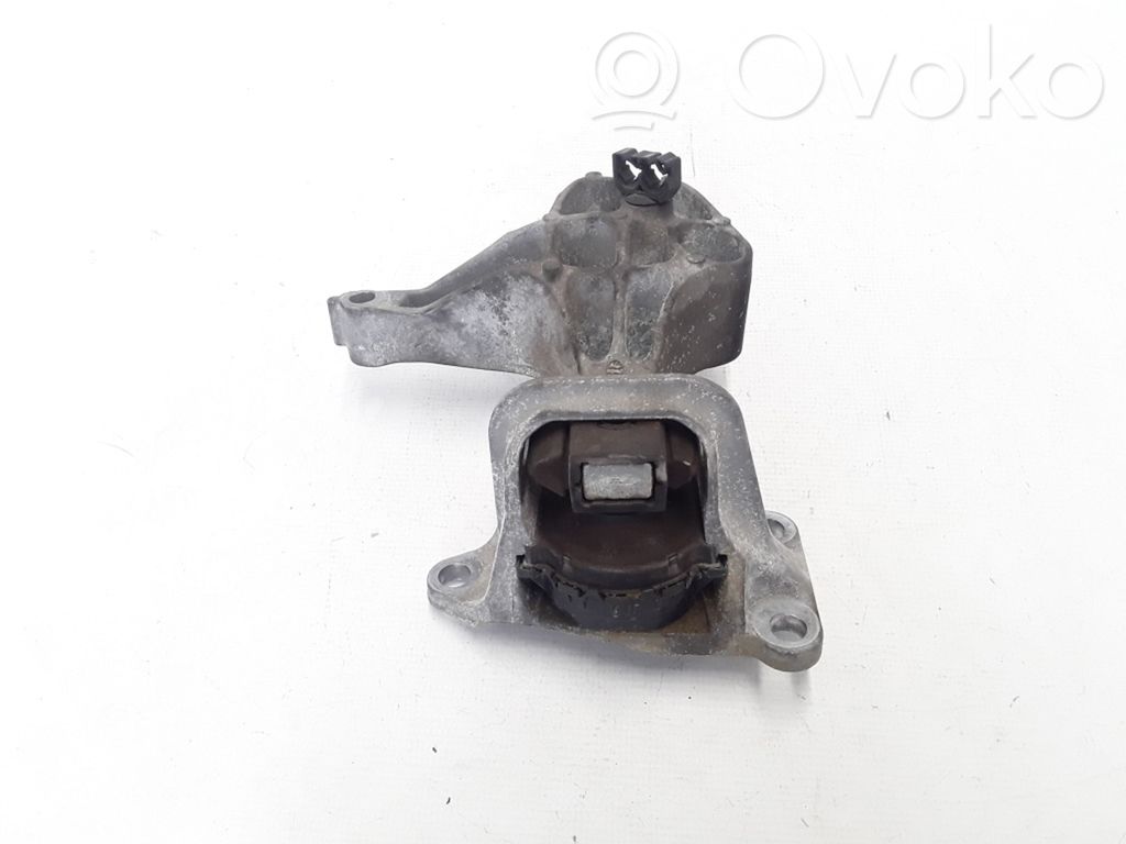 Engine mount bracket   112100019R