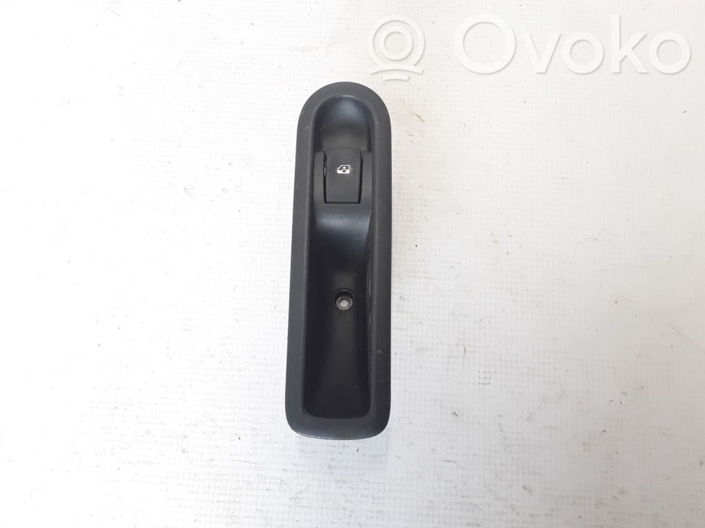 Electric window control switch   8200635069