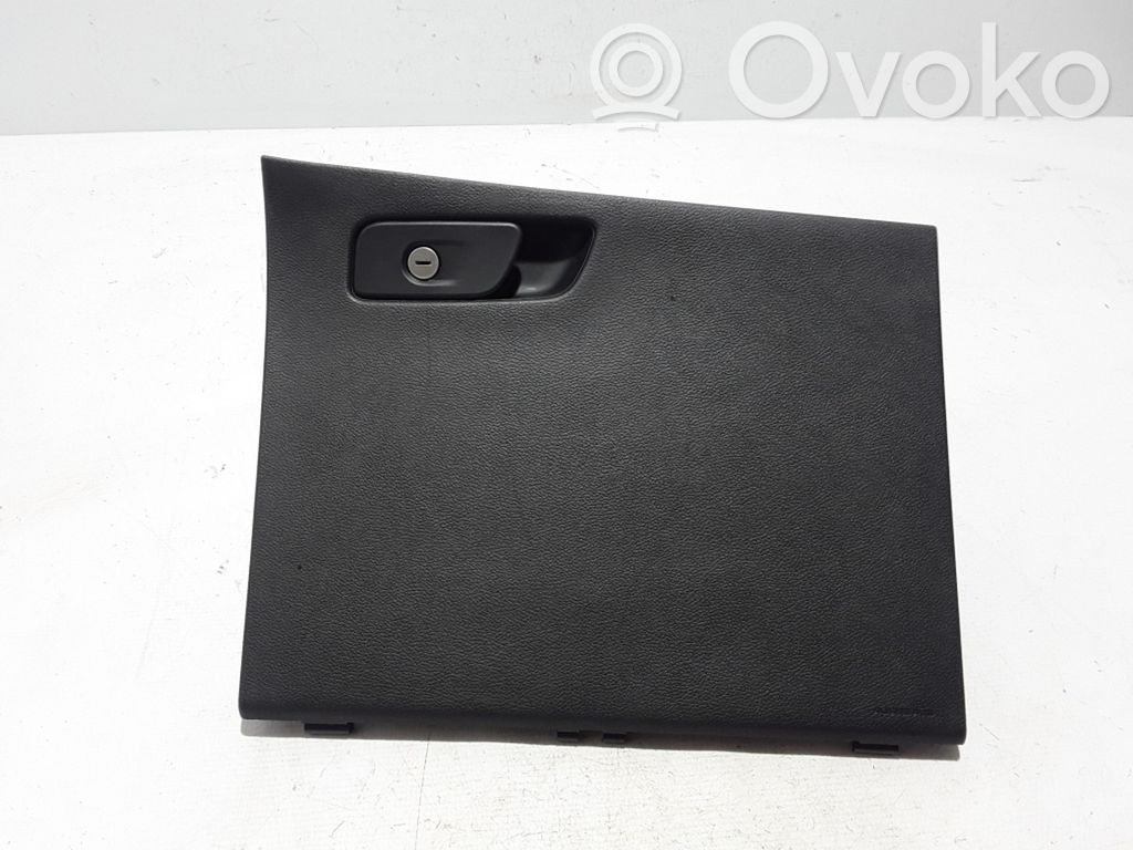 Chrysler Pacifica Glove box 