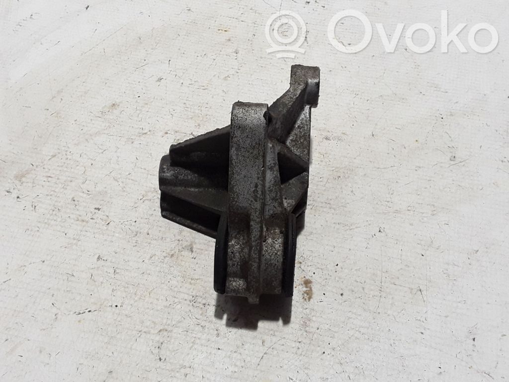 Volvo S40 Engine mounting bracket 