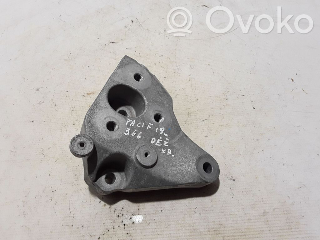 Chrysler Pacifica Gearbox mounting bracket 