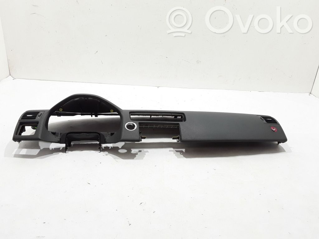 Volvo V50 Panelis 