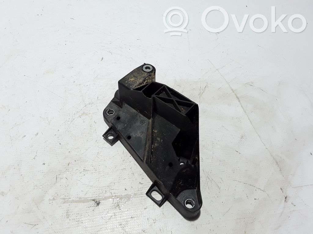 Chrysler Pacifica Radiator mount bracket 