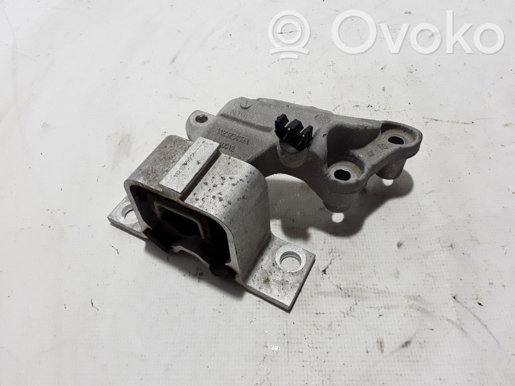 Dacia Duster II Engine mount bracket 