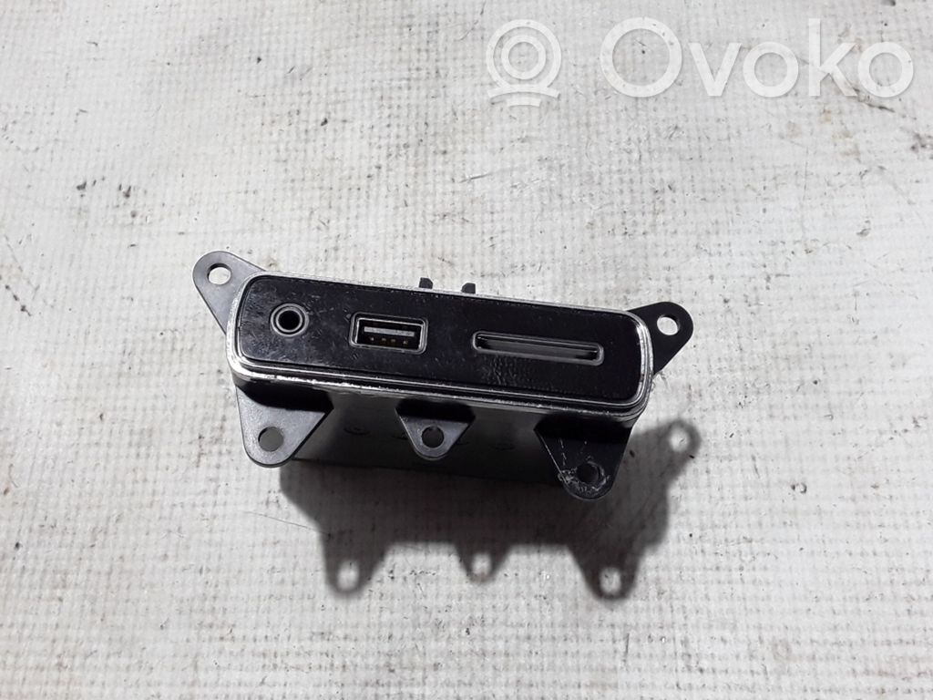 Enchufe conector USB   68289895AA