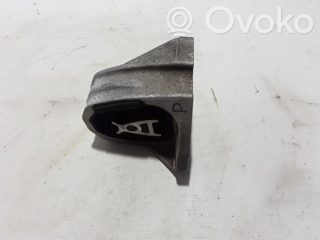 Volvo XC90 Engine mount bracket 