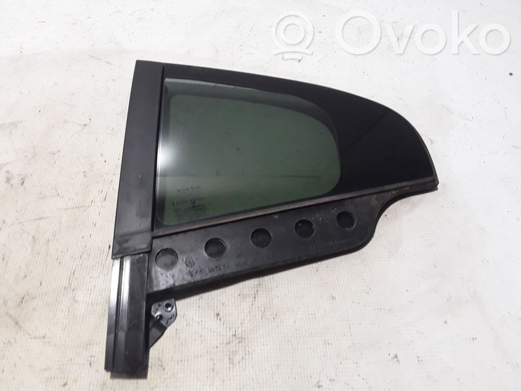 Volvo S60 Ventanilla de ventilación de la puerta trasera 