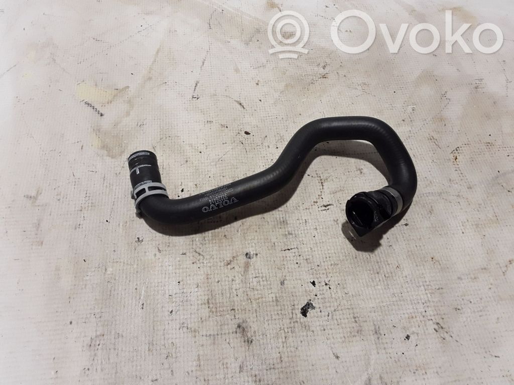 Volvo XC90 Conductă/furtun lichid de răcire motor 