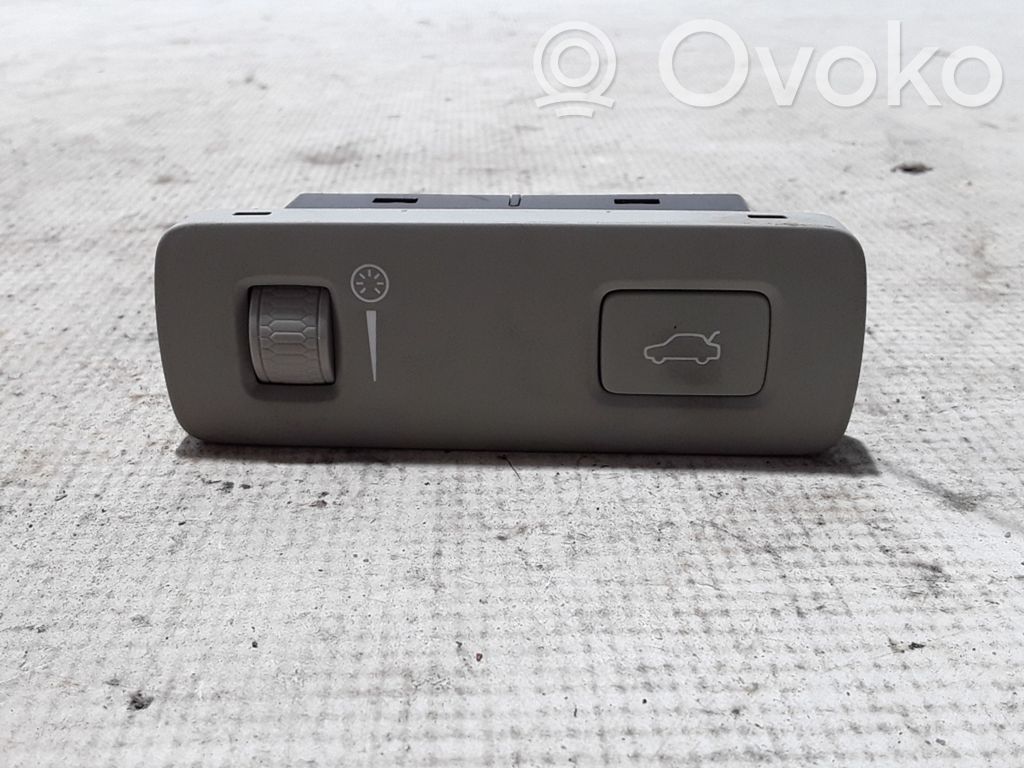 Interruptor para abrir la puerta trasera   31481439