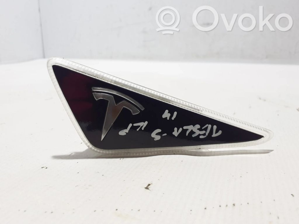 Tesla Model S Seitenblinker 