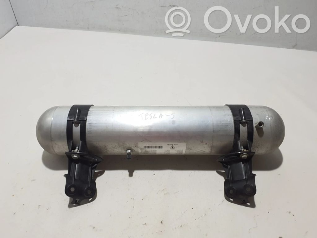 Tesla Model S Rezervor suspensie pneumatică