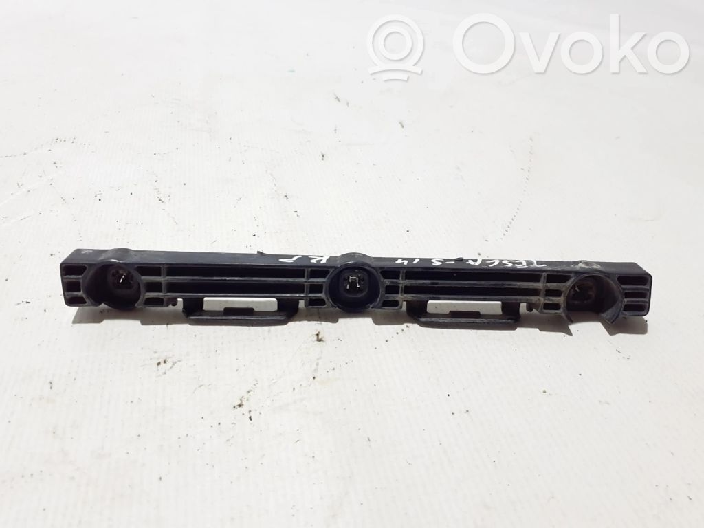 Front bumper mounting bracket   1003692