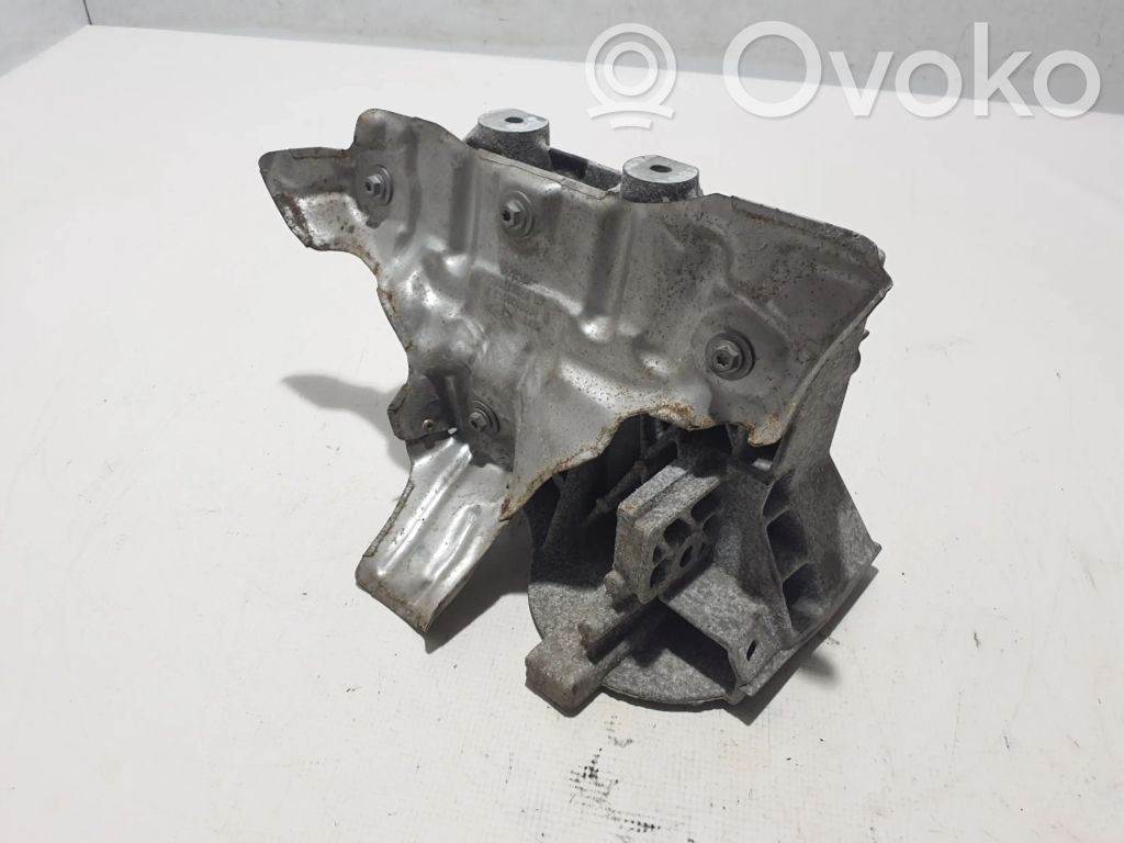Nissan Primastar Engine mounting bracket 