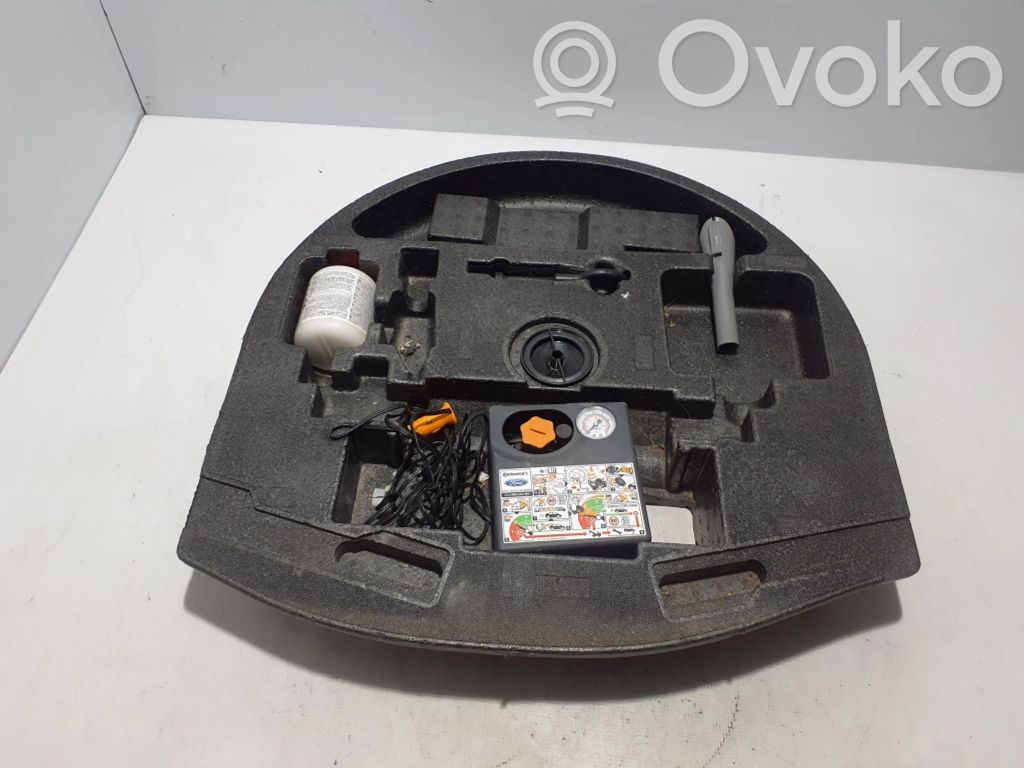 Ford Kuga II Bordwerkzeug Satz Set 