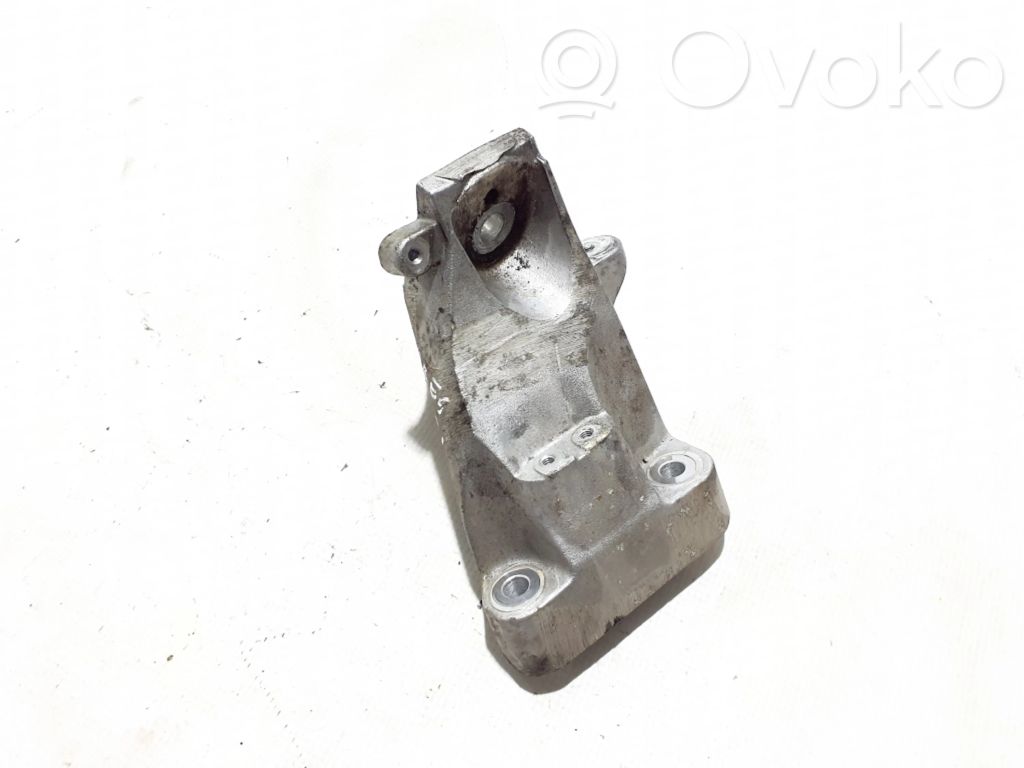 Volkswagen Touareg II Engine mounting bracket 