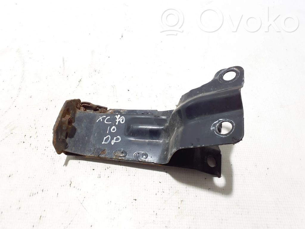 Volvo XC70 Intercooler pipe mounting bracket 