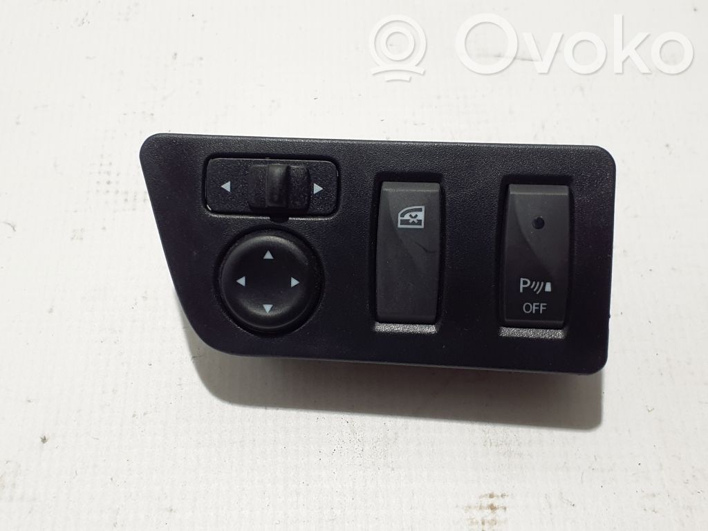 Dacia Spring Wing mirror switch 