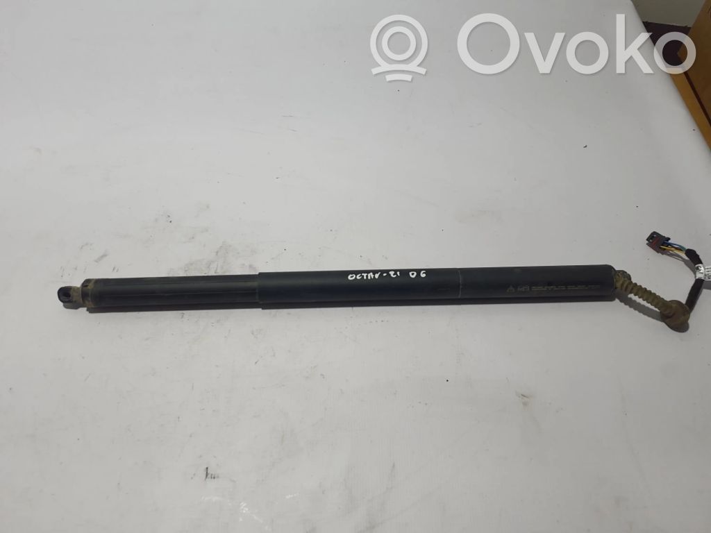 Skoda Octavia Mk4 Puntone del portellone posteriore 
