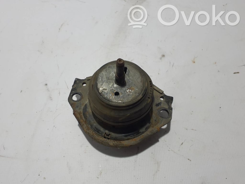 Dodge Durango Engine mount bracket 
