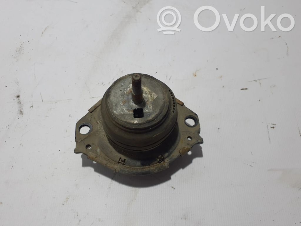 Dodge Durango Engine mount bracket 