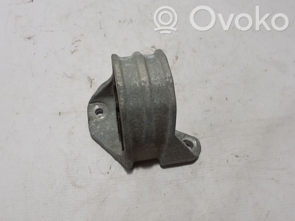 Volvo XC60 Engine mount bracket 