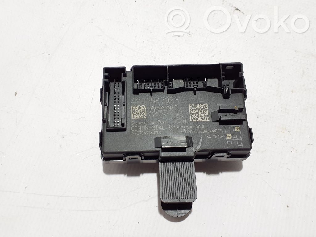 Audi Q7 4M Unidad de control/módulo de la puerta 