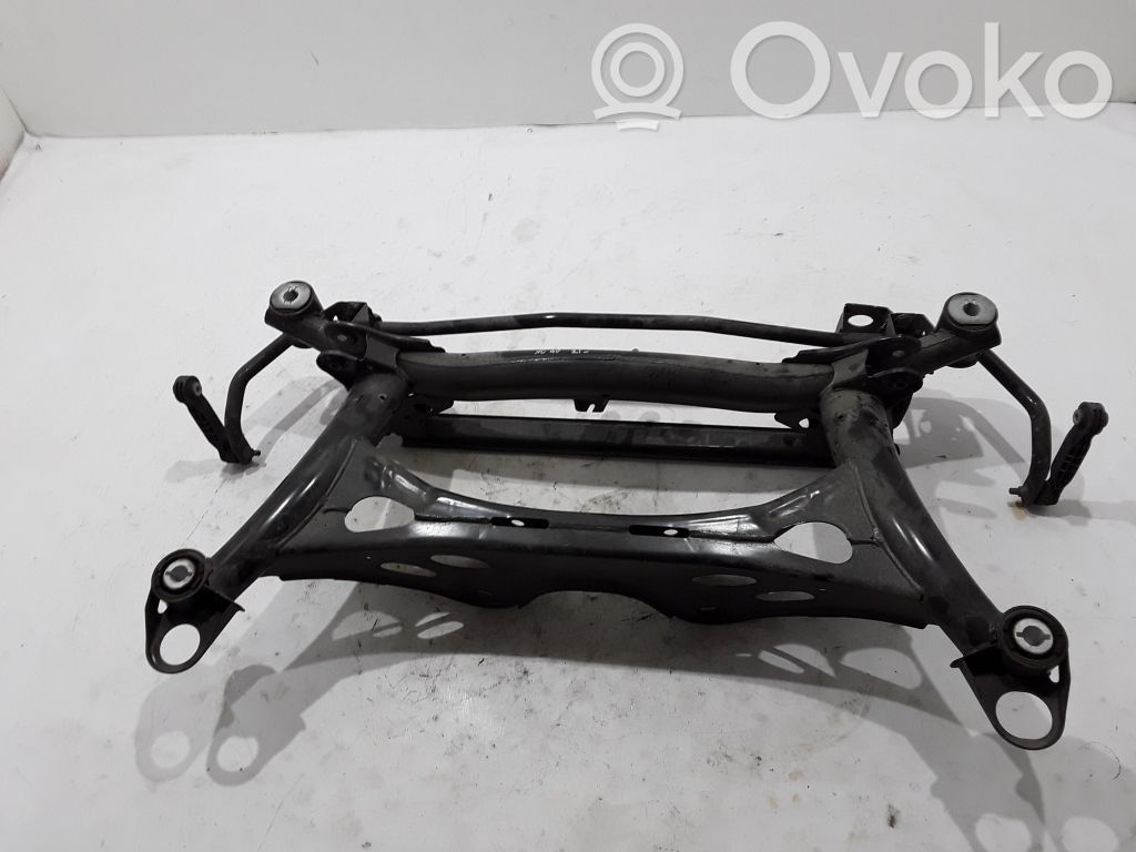 Volvo XC40 Taka-akselin palkki 