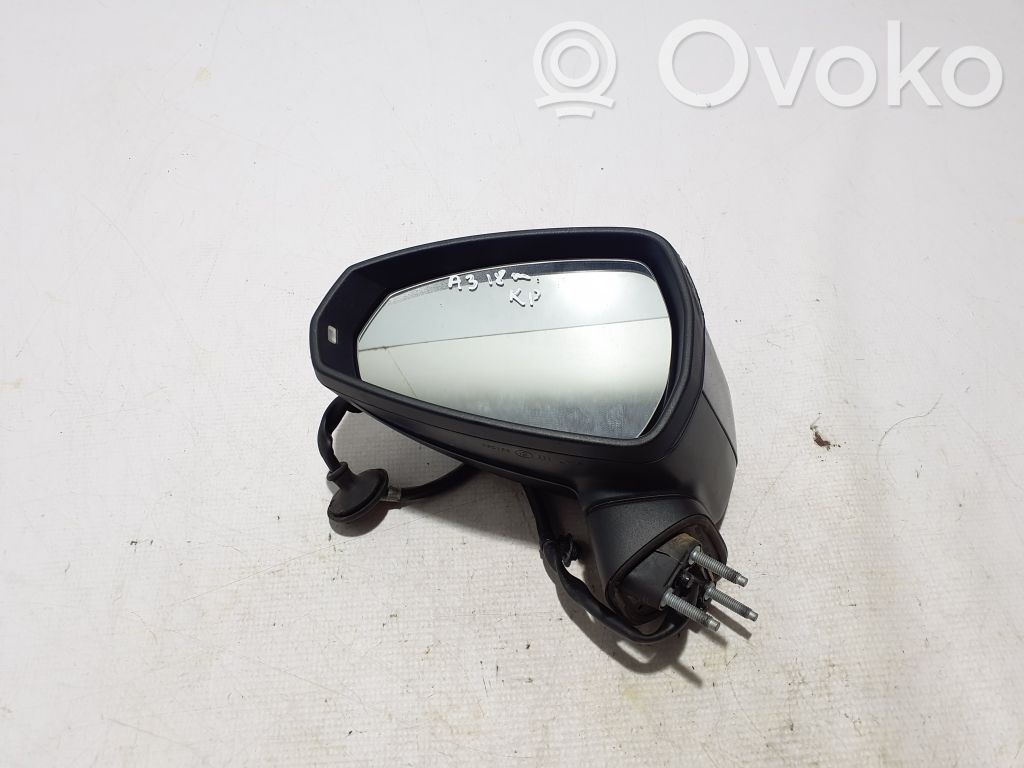 Elektryczne lusterko boczne drzwi przednich   8V5857409AA