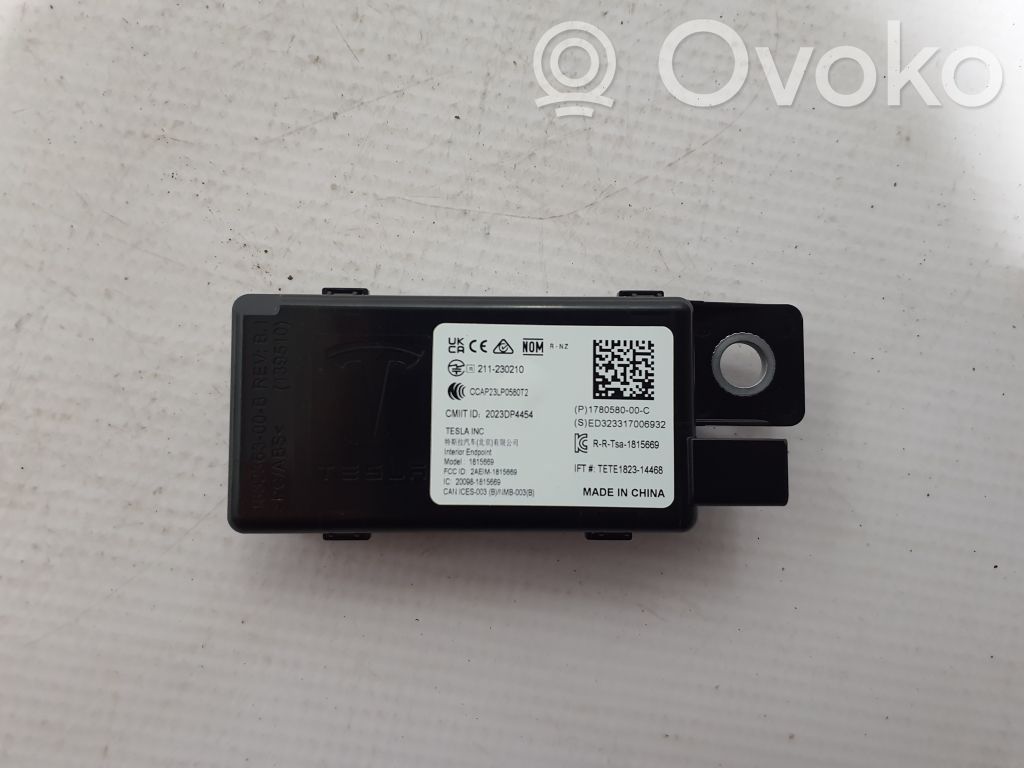 Tesla Model 3 Aerial antenna amplifier 