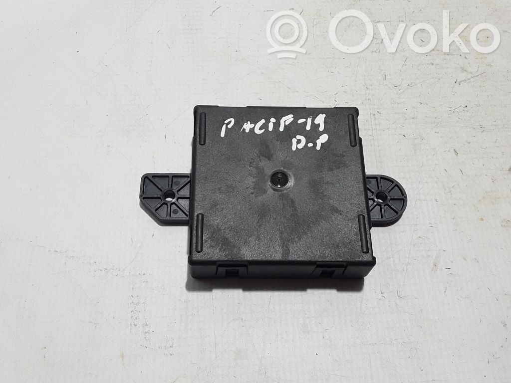 Unité de commande module de porte   68316560AD