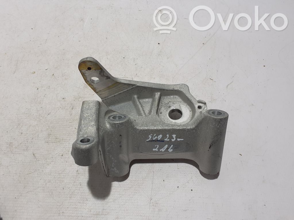 Volvo S60 Engine mounting bracket 