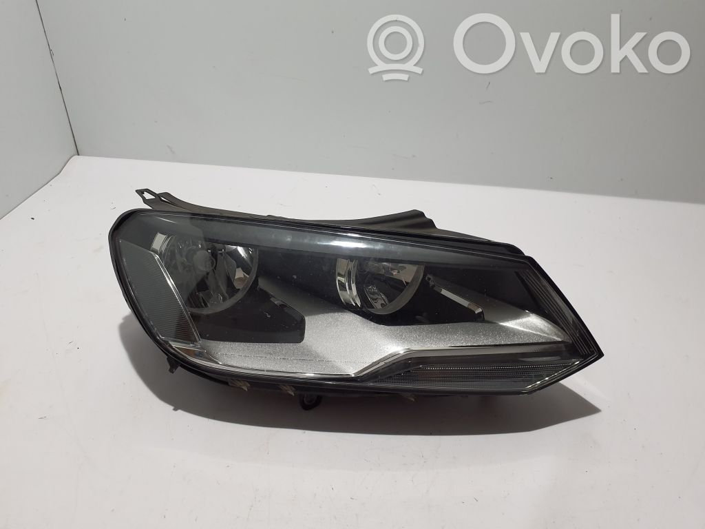 Volkswagen Touareg II Lampa przednia 