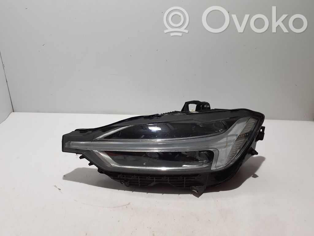 Volvo XC60 Lampa przednia 