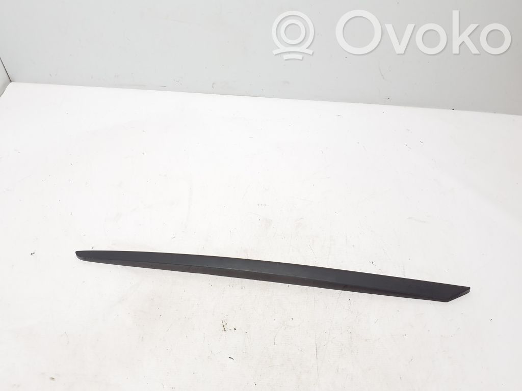 Windshield trim   8B3854328