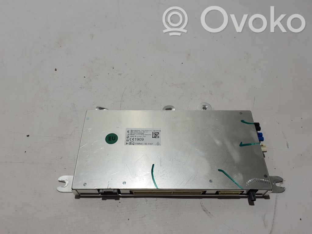 Tesla Model X Comfort/convenience module 