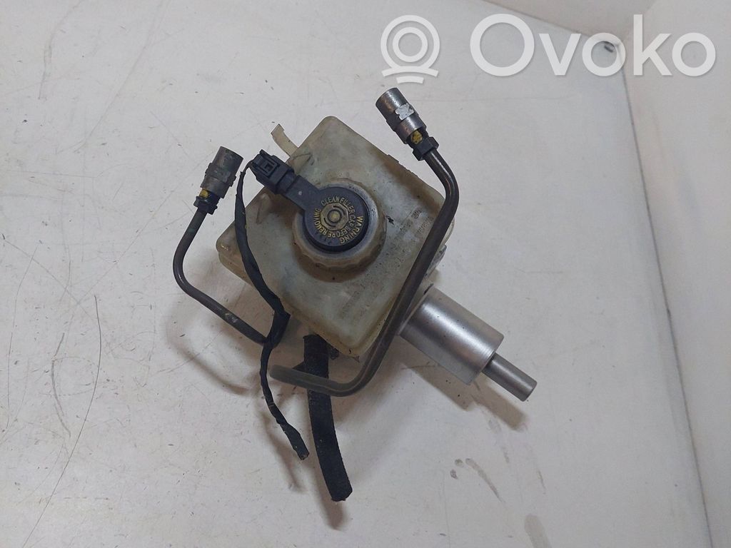 BMW 5 E60 E61 Brake fluid reservoir 