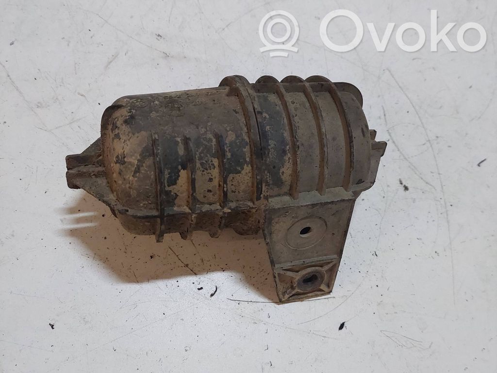 BMW 5 E39 Vacuum air tank 